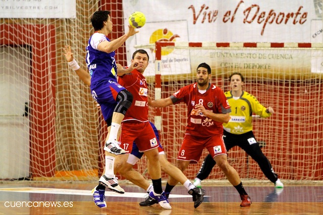 Sufrida victoria del Ademar León ante un competitivo Cuenca (26-27)